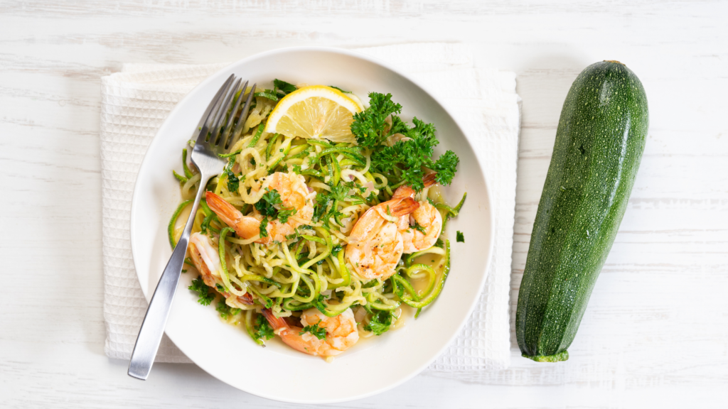 Fideos de zucchini con camarones